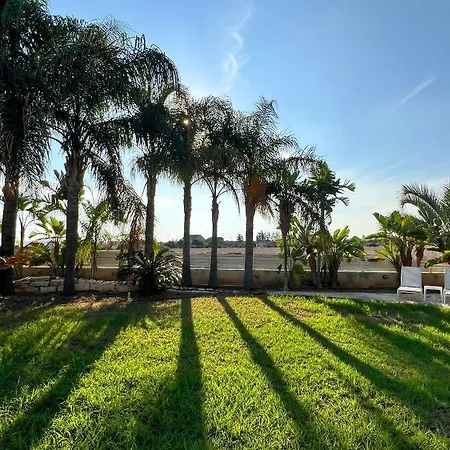 Aris Villa