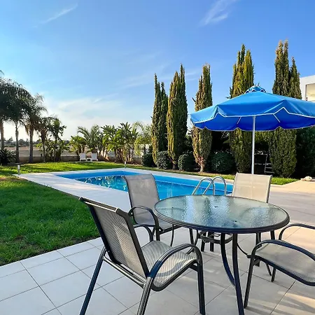 Aris Villa