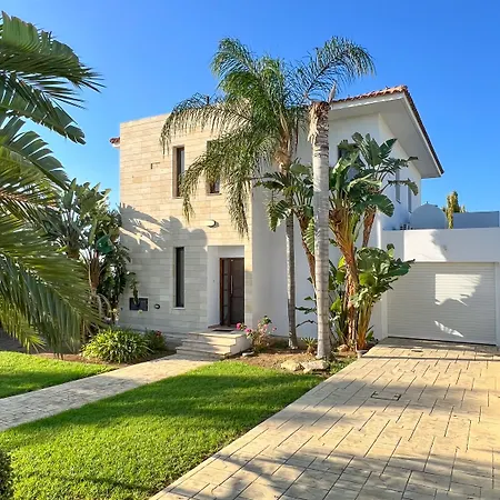 Villa Aris *