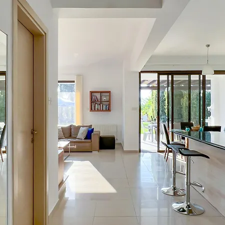 Aris Villa *