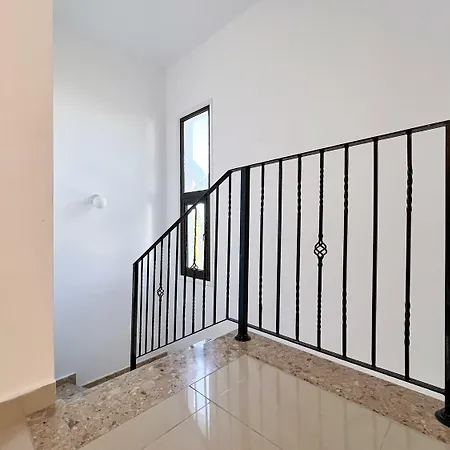 Aris Villa *