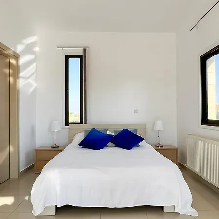 Aris Villa