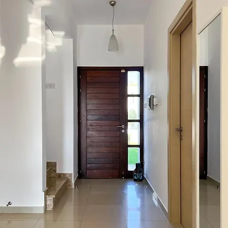 Aris Villa *